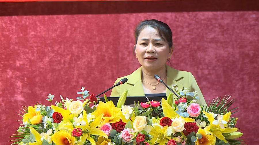 truong-ban-tuyen-giao-va-dan-van-tinh-uy-nguyen-thi-phong-vu-phat-bieu-tai-hoi-nghi.jpg