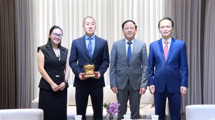 Chủ tịch UBND tỉnh Phạm Anh Tuấn (thứ 2 từ phải sang) làm việc với Công ty RAKSO Holdings. Ảnh: Đức Hải