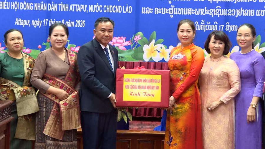 thuong-truc-hdnd-tinh-gia-lai-va-tinh-attapeu-trao-doi-kinh-nghiem.jpg