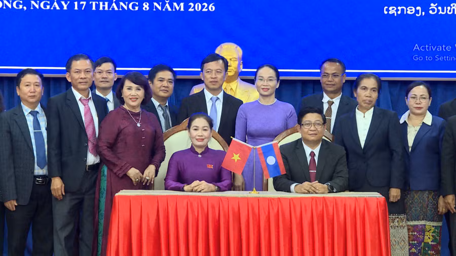thuong-truc-hdnd-tinh-gia-lai-va-sekong-hoi-dam-gap-go-trao-doi-kinh-nghiem.jpg