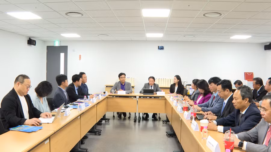quang-canh-buoi-lam-viec12.jpg