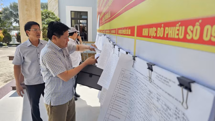pct-thuong-truc-hdnd-tinh-truong-van-dat-giam-sat-cong-tac-bau-cu-tai-xa-phu-tuc.jpg