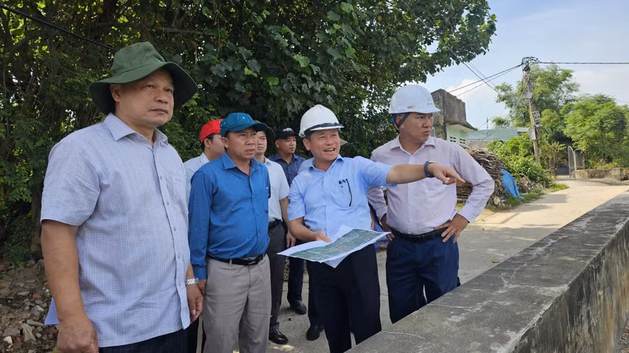pho-chu-tich-ubnd-tinh-duong-mah-tiep-ngoai-cung-ben-trai-khao-sat-thuc-dia-khu-vuc-dap-lac-truong.jpg