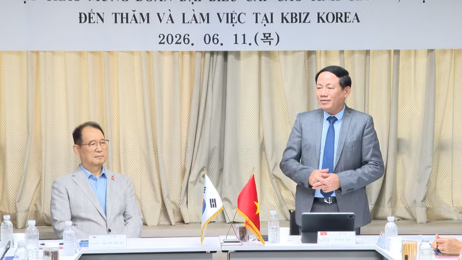 chu-tich-ubnd-tinh-gia-lai-pham-anh-tuan-phat-bieu-tai-buoi-lam-viec-voi-hiep-hoi-doanh-nghiep-vua-va-nho-han-quoc.jpg