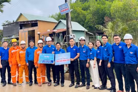 Đoàn UBND tỉnh triển khai chương trình “Áo xanh hành động - phục vụ nhân dân” tại xã Canh Liên.