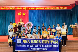 Trao quà cho thiếu nhi có hoàn cảnh khó khăn ở Quy Nhơn và Vĩnh Thạnh
