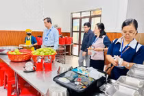 Tăng cường kiểm tra an toàn thực phẩm bếp ăn trường học