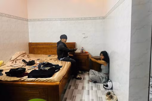 Tạm giữ 2 đối tượng mua bán, tổ chức sử dụng trái phép chất ma túy tại xã Ia Khươl.