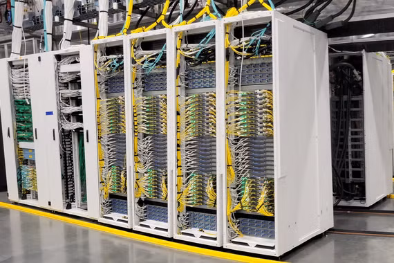 Big Tech tăng vay nợ cho phát triển AI, lo ngại khả năng thu hồi vốn
