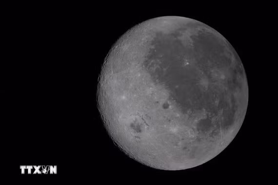 Mặt Trăng nhìn từ tàu Orion, ngày 6-4-2026. Ảnh minh họa: THX/TTXVN