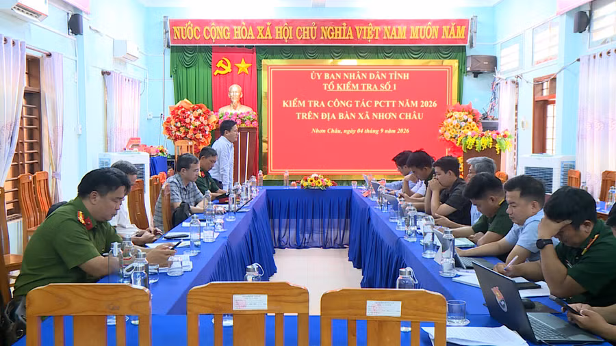 1-quang-canh-buoi-lam-viec-tai-xa-nhon-chau.jpg