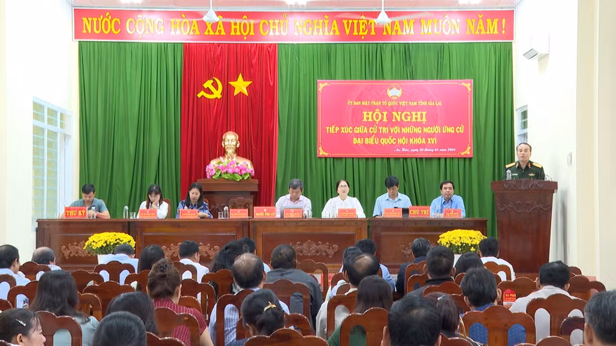 cac-ung-cu-vien-dai-bieu-quoc-hoi-don-vi-bau-cu-so-3-tiep-xuc-cu-tri-mp4-snapshot-0128200.jpg