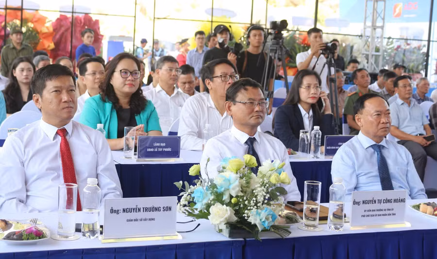 dong-chi-thai-dai-ngoc-uy-vien-trung-uong-dang-bi-thu-tinh-uy-thu-nhat-tu-phai-sang-du-le-anh-xd.jpg