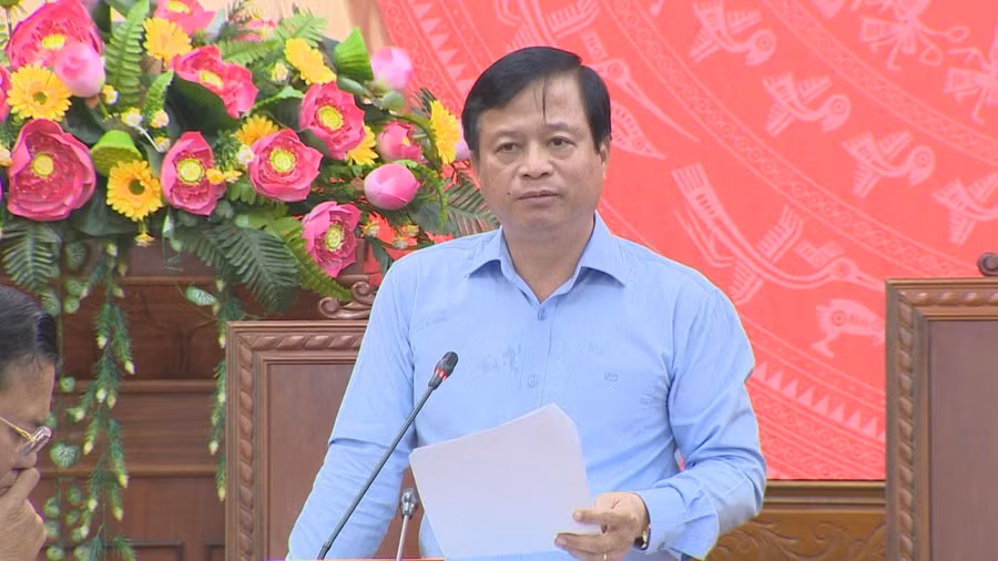 Phó Chủ tịch Thường trực UBND tỉnh Nguyễn Tuấn Thanh đề nghị tập trung thực hiện các chỉ tiêu phát triển kinh tế - xã hội, đẩy nhanh giải ngân vốn đầu tư công. Ảnh: Trung Nghĩa