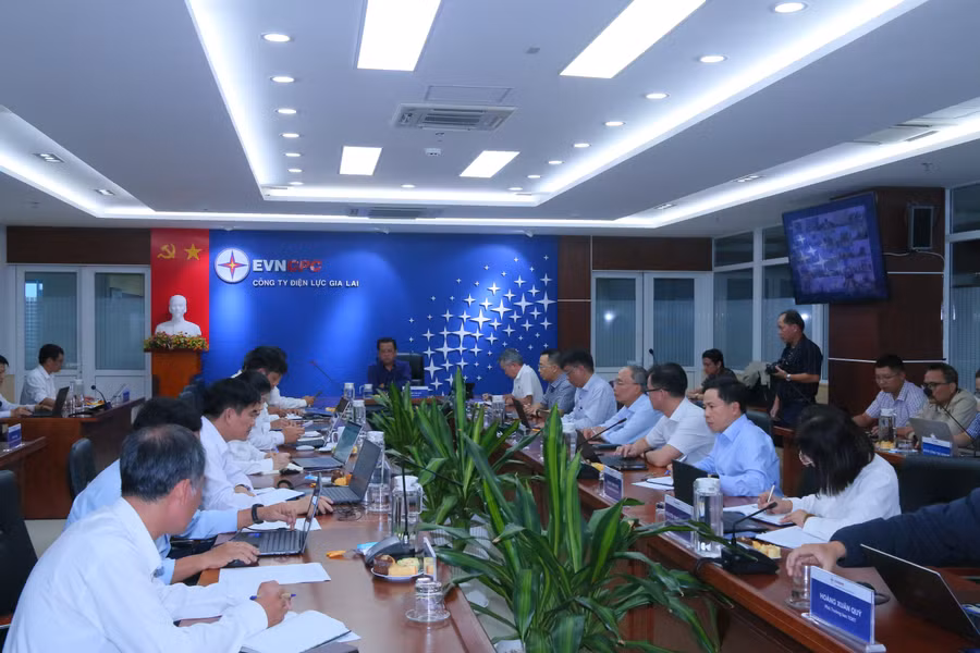 quang-canh-buoi-lam-viec.jpg