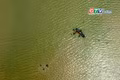 Săn “lộc trời” mùa nước cạn ven hồ Ayun Hạ