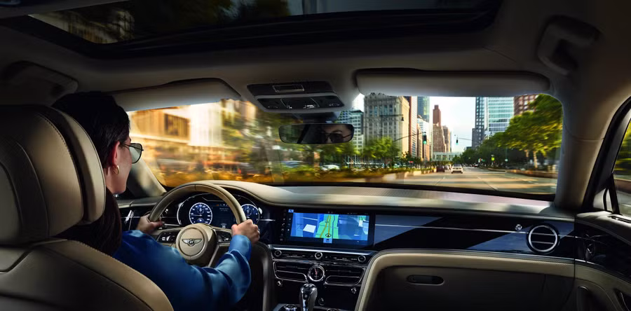imagery-flying-spur-21my-new-flying-spur-dynamic-location-driving-in-the-city-cmyk-1631931202.jpg