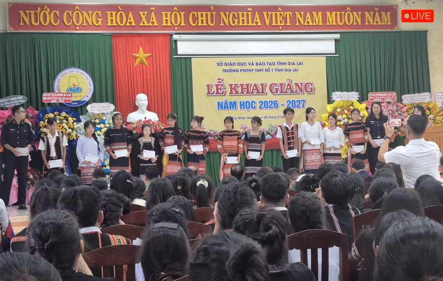 chi-doan-hai-quan-trao-qua-7185.jpg