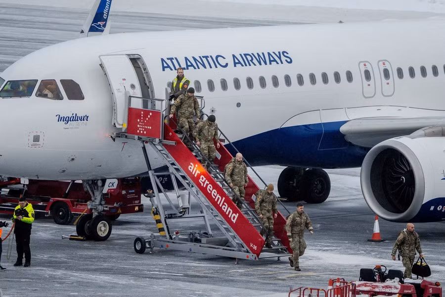 dan-mach-dua-quan-den-greenland.jpg