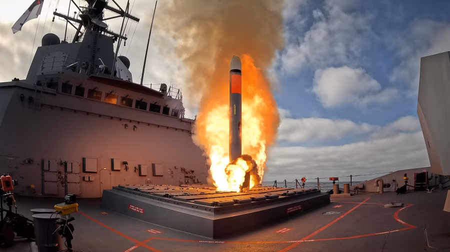 2540540-australian-warship-fires.jpg