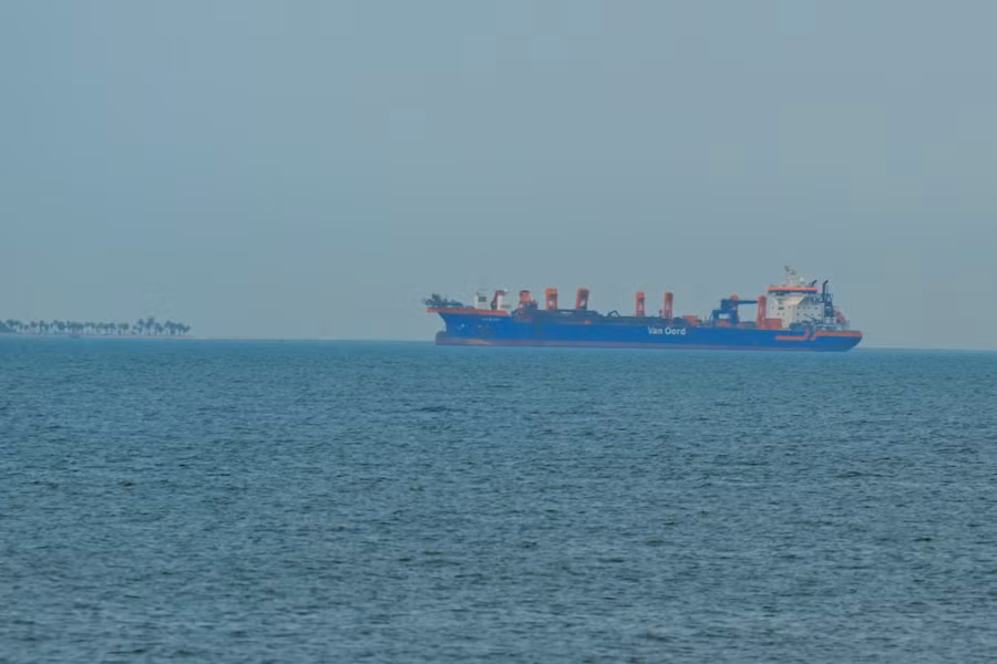 vna-potal-chim-tau-tai-eo-bien-hormuz-3-thuy-thu-indonesia-mat-tich-8628133.jpg