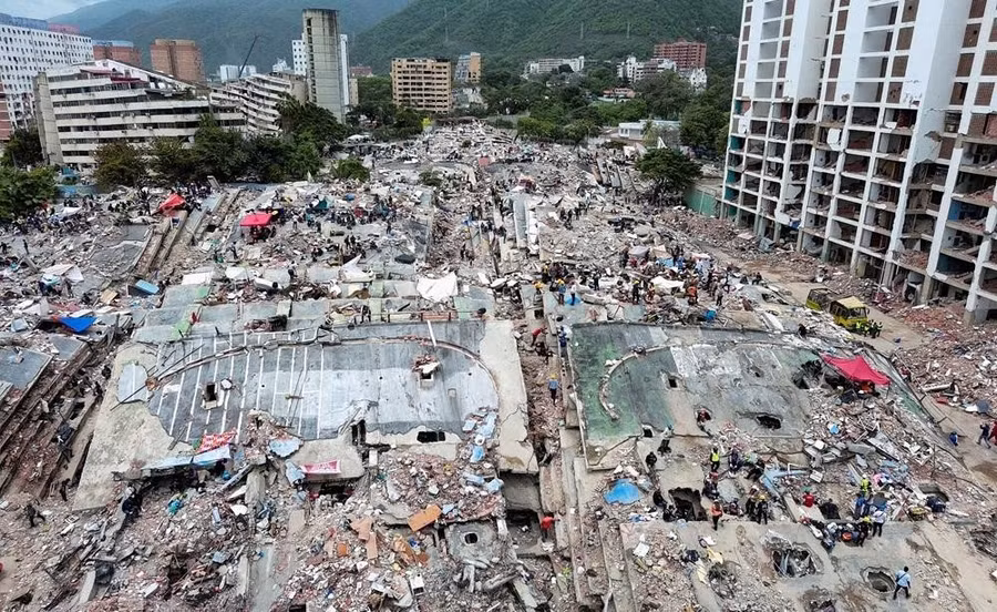 so-nguoi-thiet-mang-trong-tran-dong-dat-kep-tai-venezuela-tang-len-2645-reuters.jpg