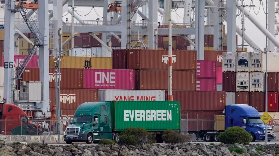 xe-container-hang-hoa-thuong-ma.jpg