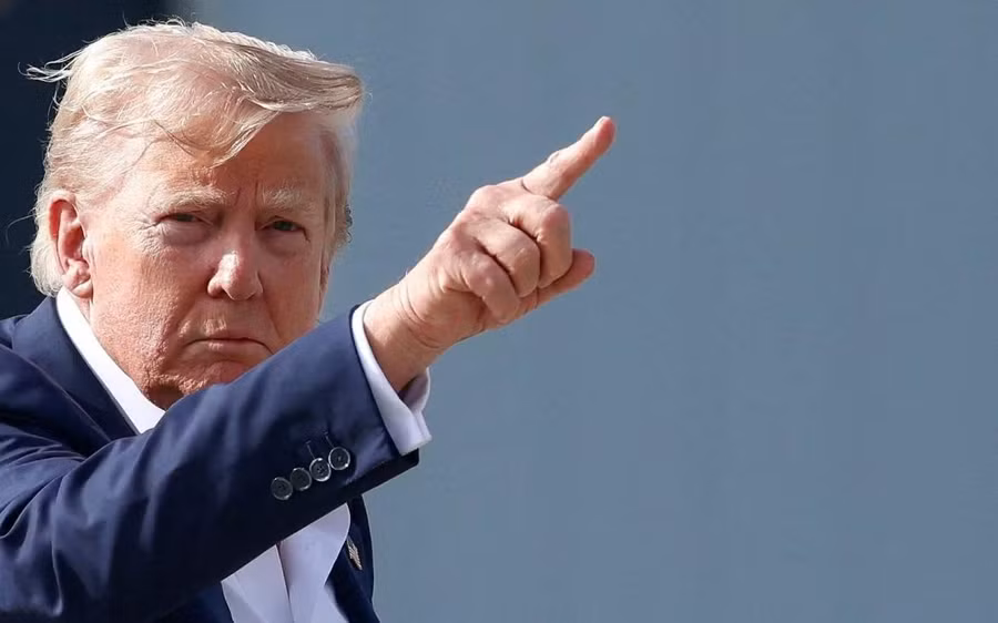 tong-thong-my-trump-chi-tay-trump-gio-tay-reu.jpg