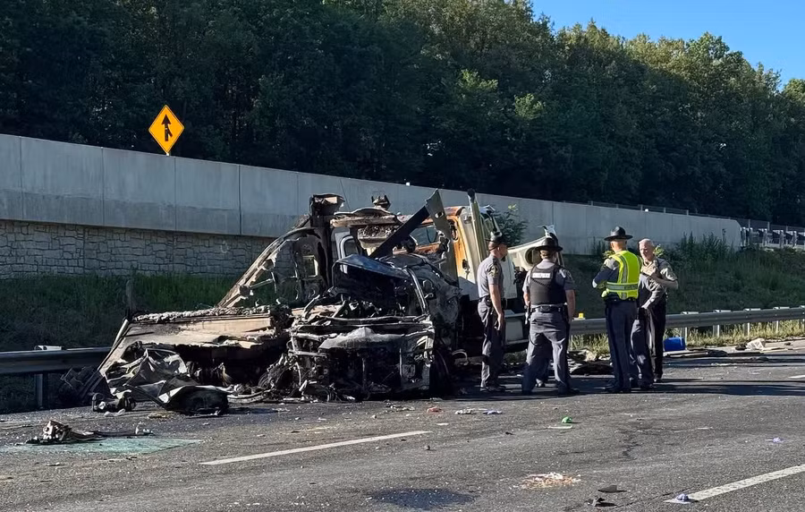 va-bus-crash-6-ht-gmh-260529-1780083035382-hpembed-11x7.jpg
