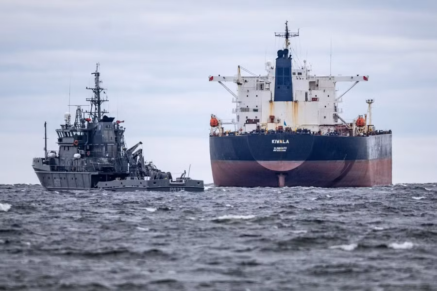 estonia-detains-russia-oil-tanke.jpg