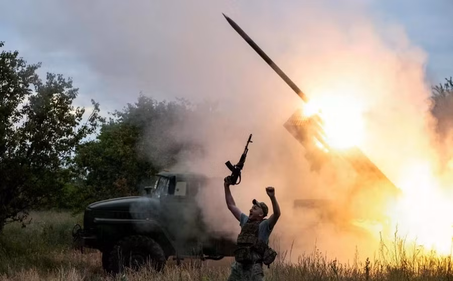binh-si-ukraine-ban-phao-phan-luc-da-nong-ve-phia-quan-nga-gan-thi-tran-tien-tuyen-kostiantynivka-reuters.jpg