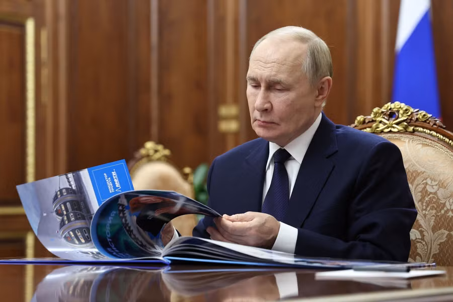 putin-02-gty-jef-251030-17618399.jpg