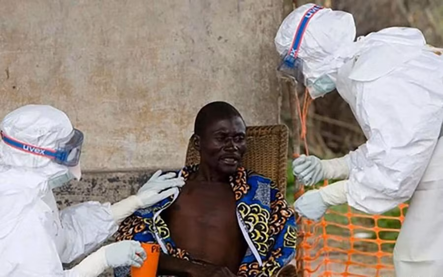 ebola-rowy-copy.jpg