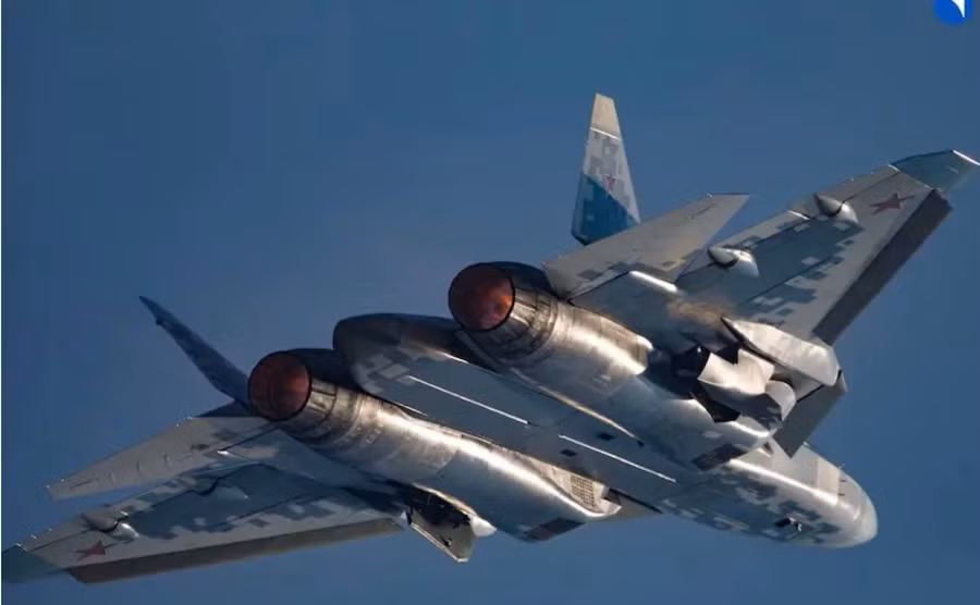 nga-ra-mat-uav-tang-hinh-phong-tu-tiem-kich-su-57e-44.jpg
