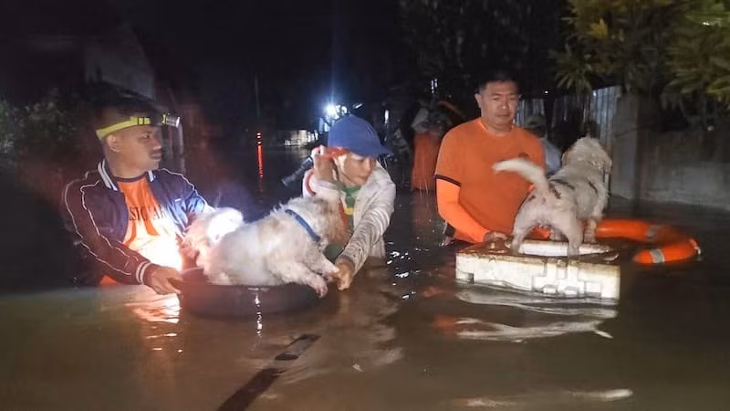 residents-and-their-dogs-are-eva.jpg