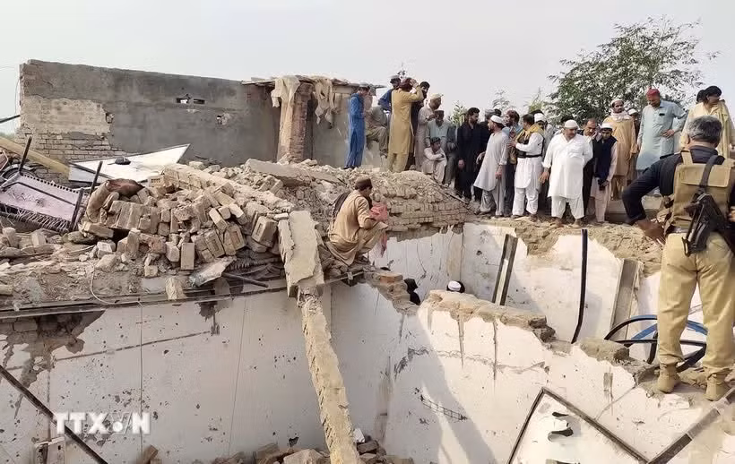 danh-bom-xe-chot-kiem-soat-o-pakistan-resize.jpg
