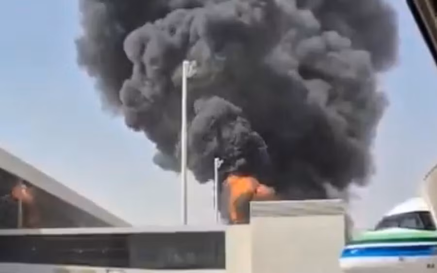 houthi-tap-kich-saudi-arabia-khoi-lua-saudi-arabia-san-bay-king-khalid-boc-chay-san-bay-saudi-arabia-8-10-2026-ap-0.jpg