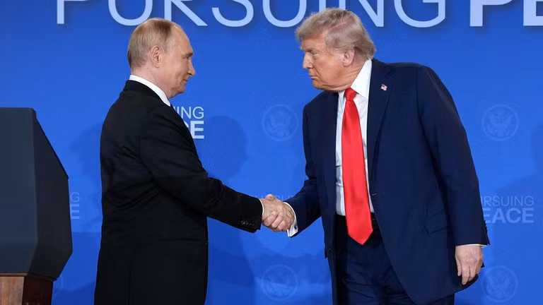 Tổng thống Nga Vladimir Putin và Tổng thống Mỹ Donald Trump. Ảnh: RT