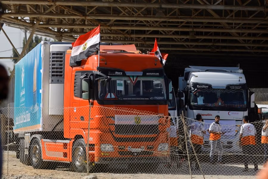 xe-cuu-tro-qua-rafah-vao-gaza.jpg