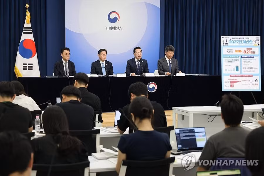 hop-bao-cong-bo-du-toan-ngan-sach-nam-2027-cua-chinh-phu-han-quoc-anh-yonhap.jpg