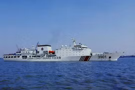 Philippines không nhượng bộ dù Trung Quốc đưa "quái vật" xuống biển 