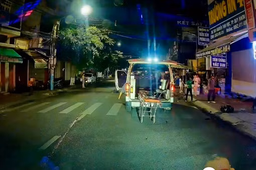 Ô tô va chạm xe máy ở Quy Nhơn Nam khiến 1 thanh niên tử vong.