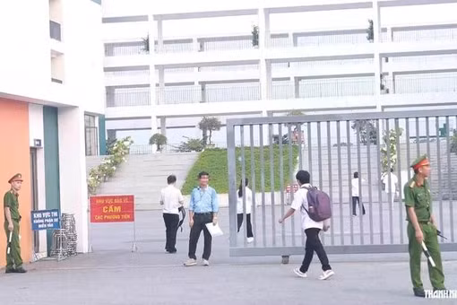 Đánh giá đề ngữ văn tốt nghiệp THPT và thi lại Trường chuyên Tuyên Quang