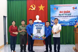 Ra mắt mô hình “Bản tin số nhà văn hóa” thôn Phú Phong (xã Tây Sơn). Ảnh: Đơn vị cung cấp
