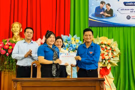Ra quân 15 đội hình “Bình dân học vụ số” hỗ trợ người dân phường Quy Nhơn Nam chuyển đổi số