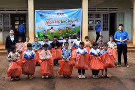 Chương trình “Mùa hè rực rỡ” tại Trường Tiểu học và THCS Nguyễn Du