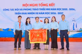 Hội đồng Đội tỉnh Gia Lai được tặng cờ thi đua vì có thành tích xuất sắc trong công tác Đội và phong trào thiếu nhi 