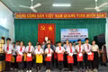Trao 100 suất quà cho học sinh khó khăn xã Phù Mỹ Tây