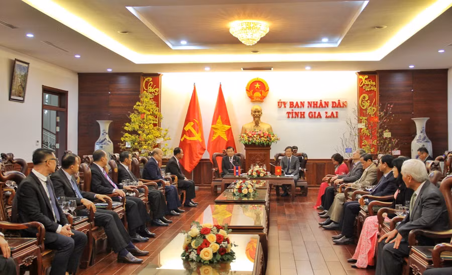 Quang cảnh buổi tiếp đoàn cán bộ cấp cao tỉnh Champasak tại trụ sở UBND tỉnh. Ảnh: Hoàng Ngọc