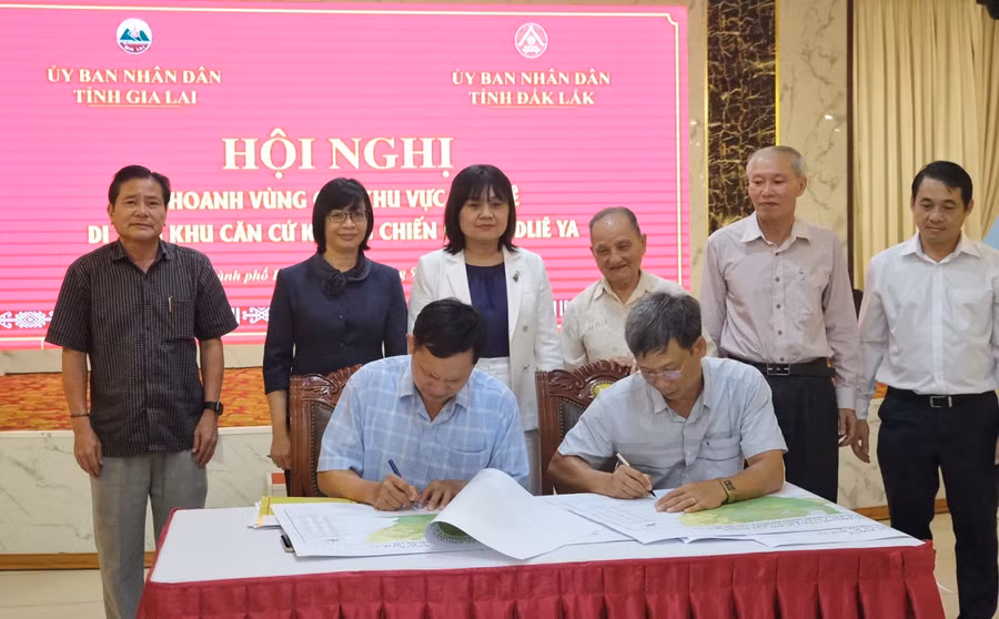 2 tỉnh Gia Lai và Đak Lak thống nhất ký biên bản khoanh vùng các khu vực bảo vệ di tích. Ảnh: Hoàng Ngọc